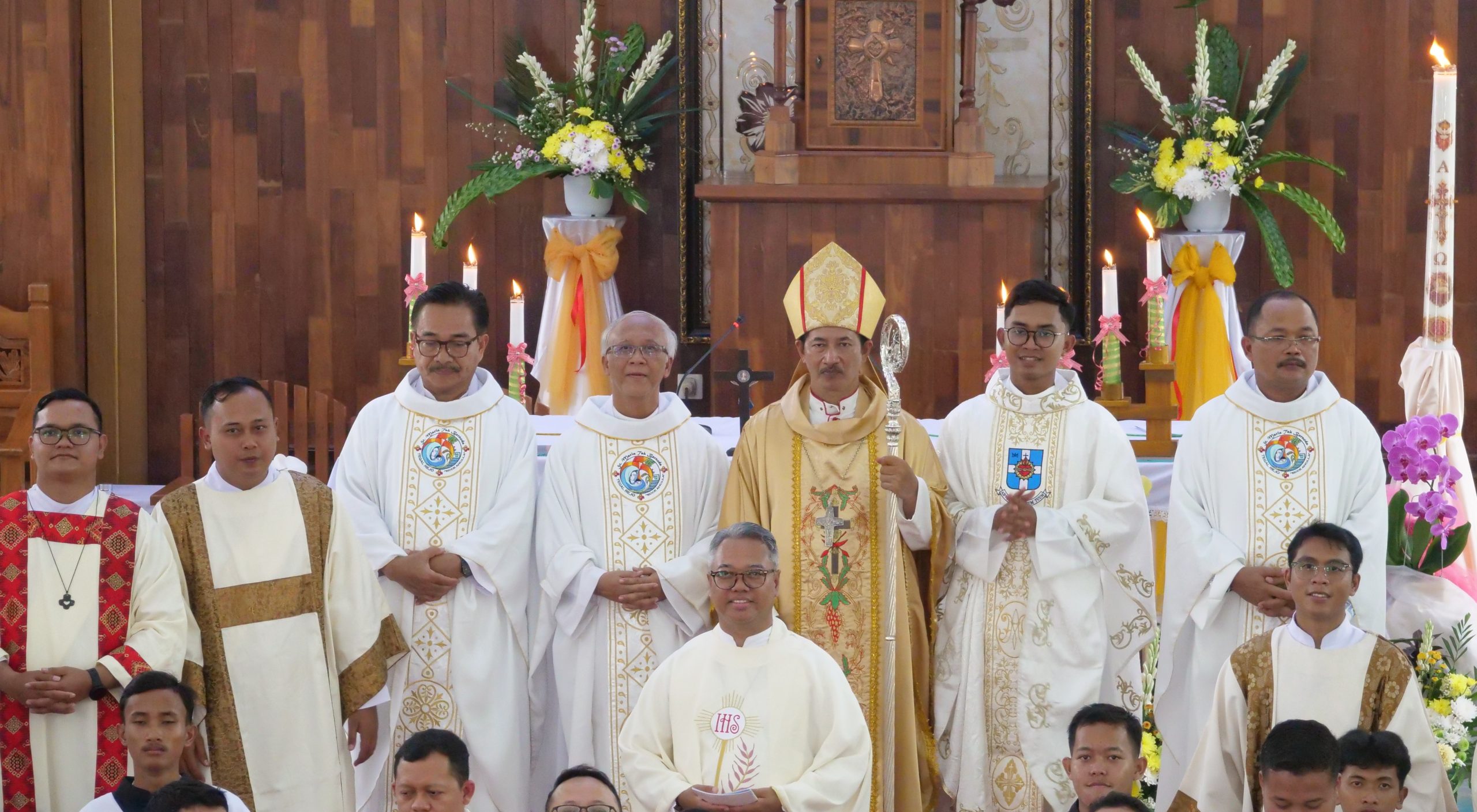 Tahbisan Imam SCJ di Nusa Tunggal, paroki St. Maria tak Bernoda, Tegalrejo